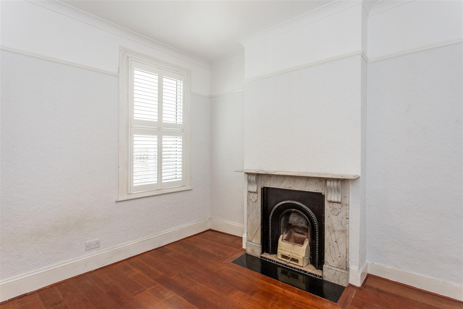 Strahan Road, Bow